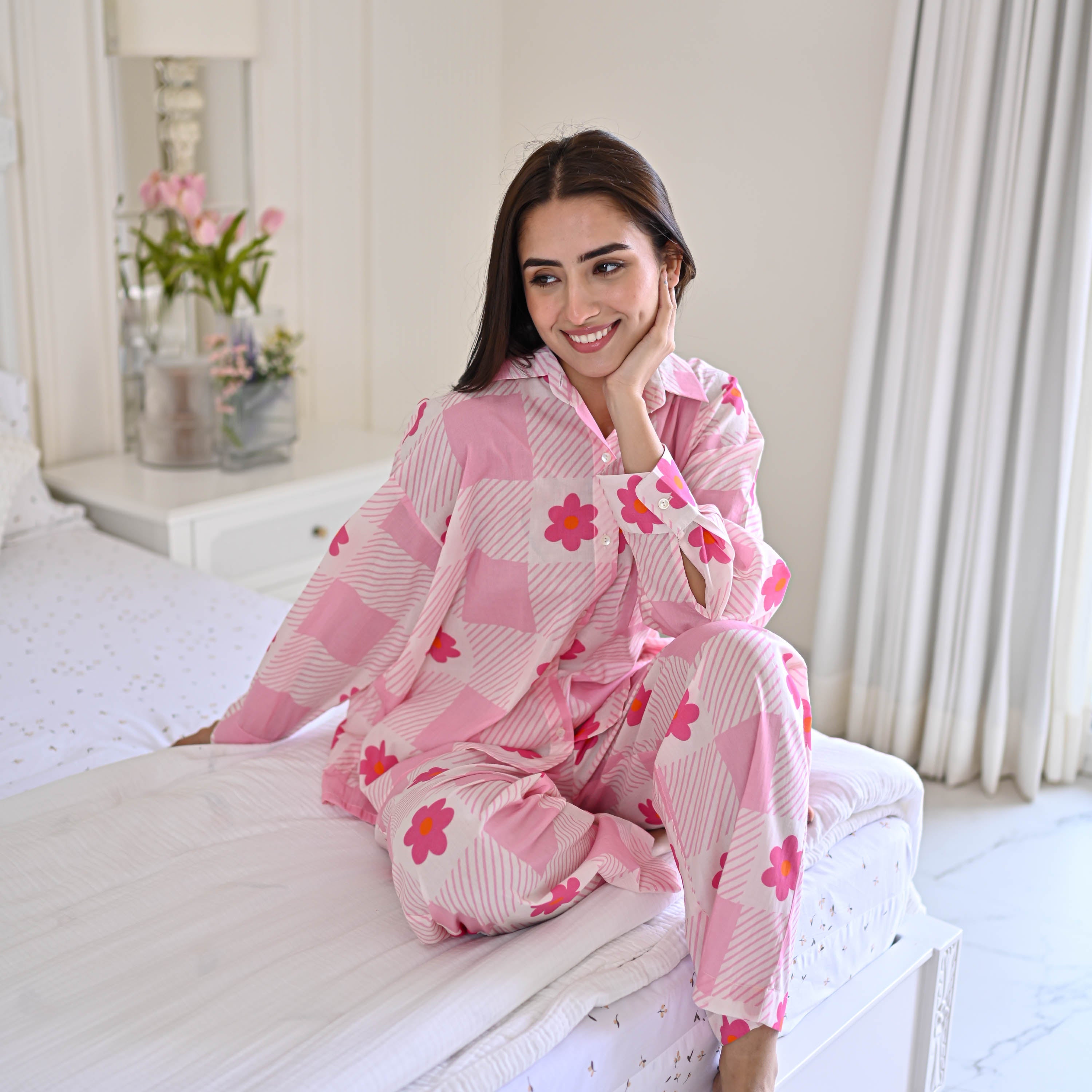 Floral Print Pink Cotton Pyjama Set For Women Online