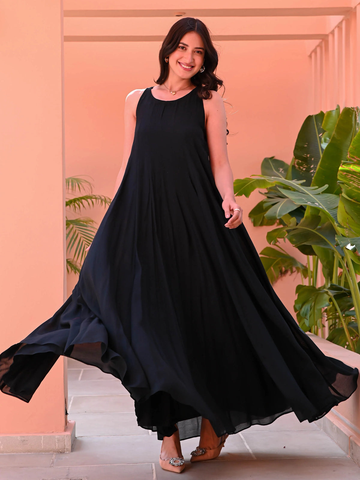 Black sleeveless Flared Dress